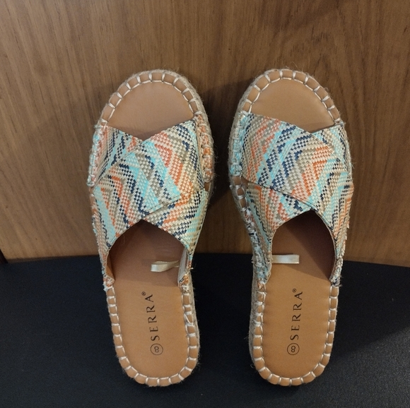 NWOT SERRA SANDALS - Picture 3 of 4